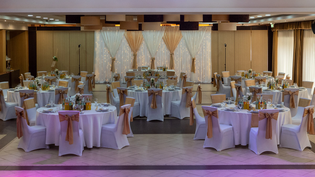 Hangosítás és zenék minden korszakból, bármilyen rendezvényre Hangosítás és zenék minden korszakból, bármilyen rendezvényre